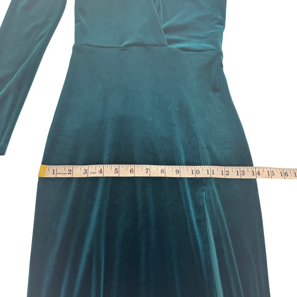 Lurelly Parisienne Velvet Floor Length Gown with Slit‎ Long Sleeve Formal Size 2 - Picture 16 of 16